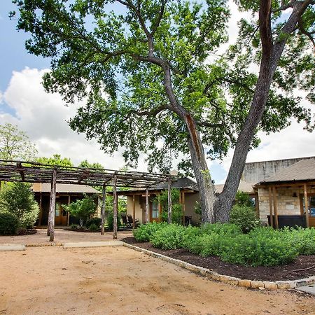 Wine Country Cottages On Main Fredericksburg Exterior photo
