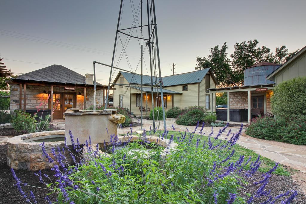 Wine Country Cottages On Main Fredericksburg Exterior photo