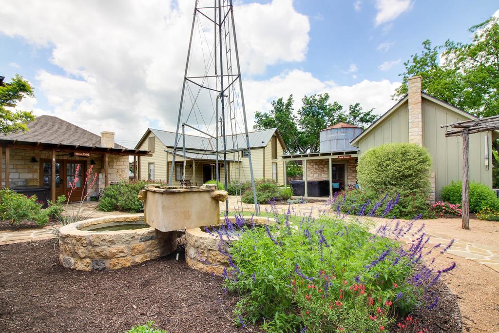 Wine Country Cottages On Main Fredericksburg Exterior photo