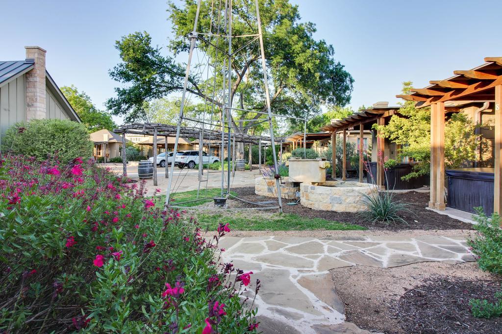 Wine Country Cottages On Main Fredericksburg Exterior photo