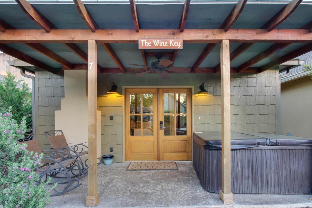 Wine Country Cottages On Main Fredericksburg Room photo