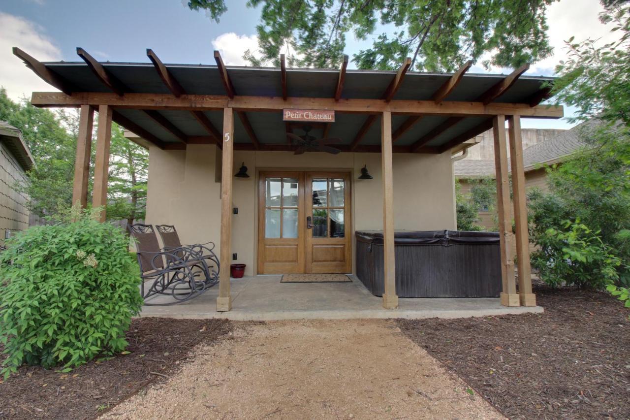 Wine Country Cottages On Main Fredericksburg Room photo
