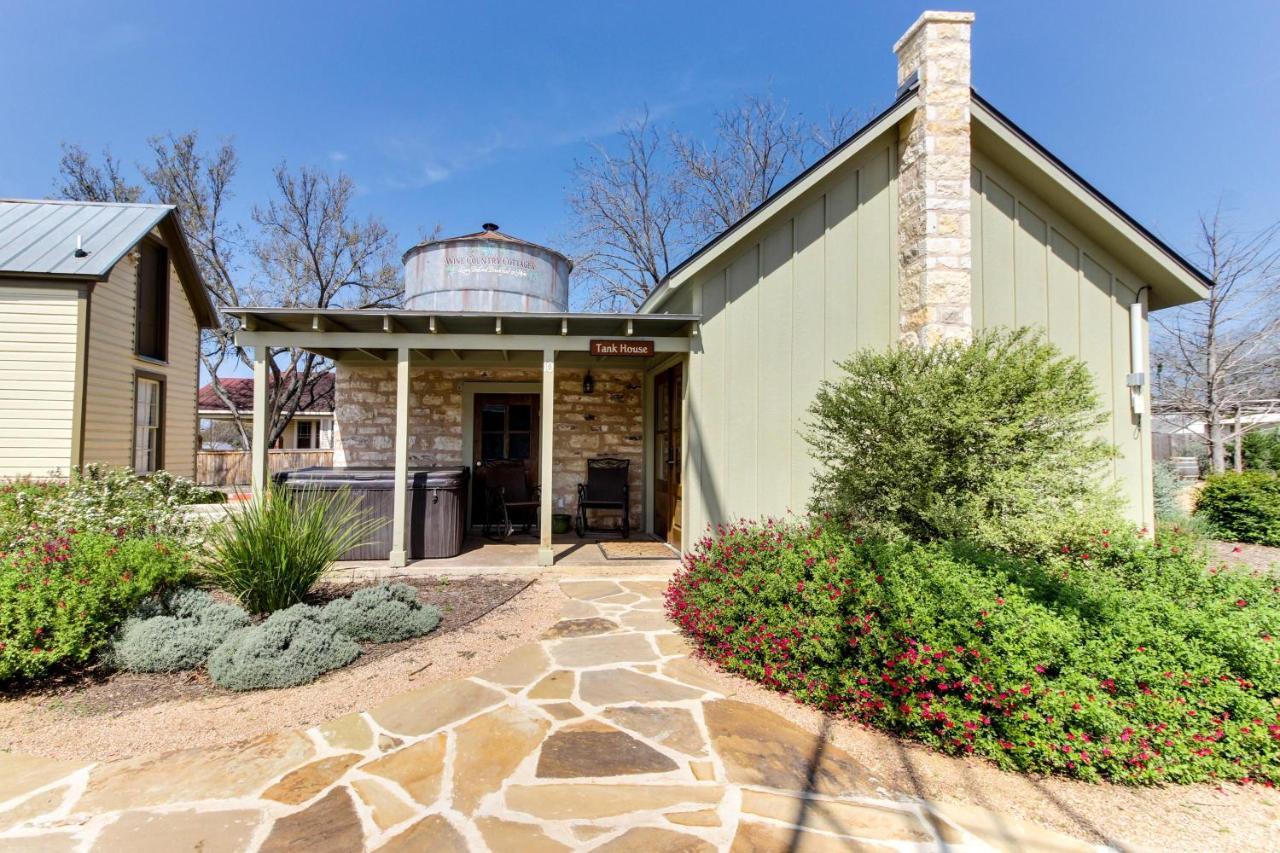 Wine Country Cottages On Main Fredericksburg Room photo